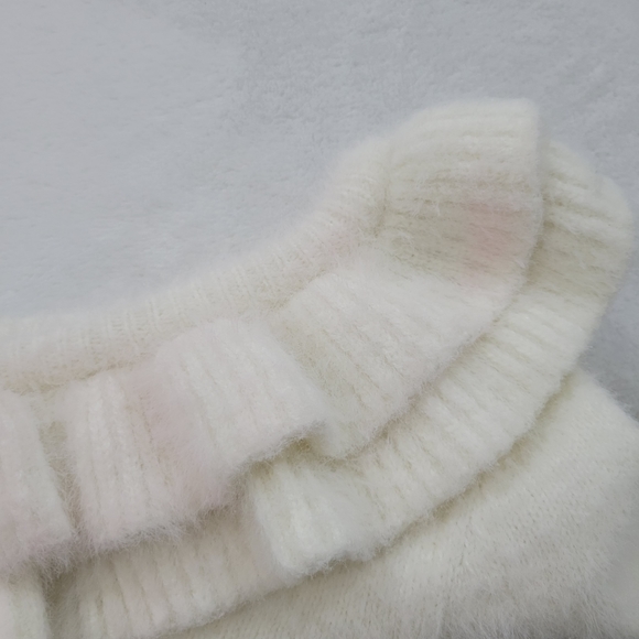 DO+BE White Fuzzy One Sleeve Cold Shoulder Asymmetrical Sweater Size S - Picture 6 of 6